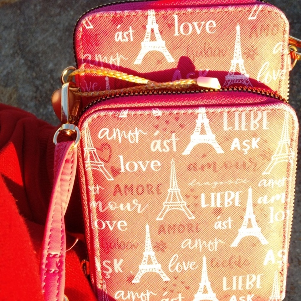 This is a liebe love purse
